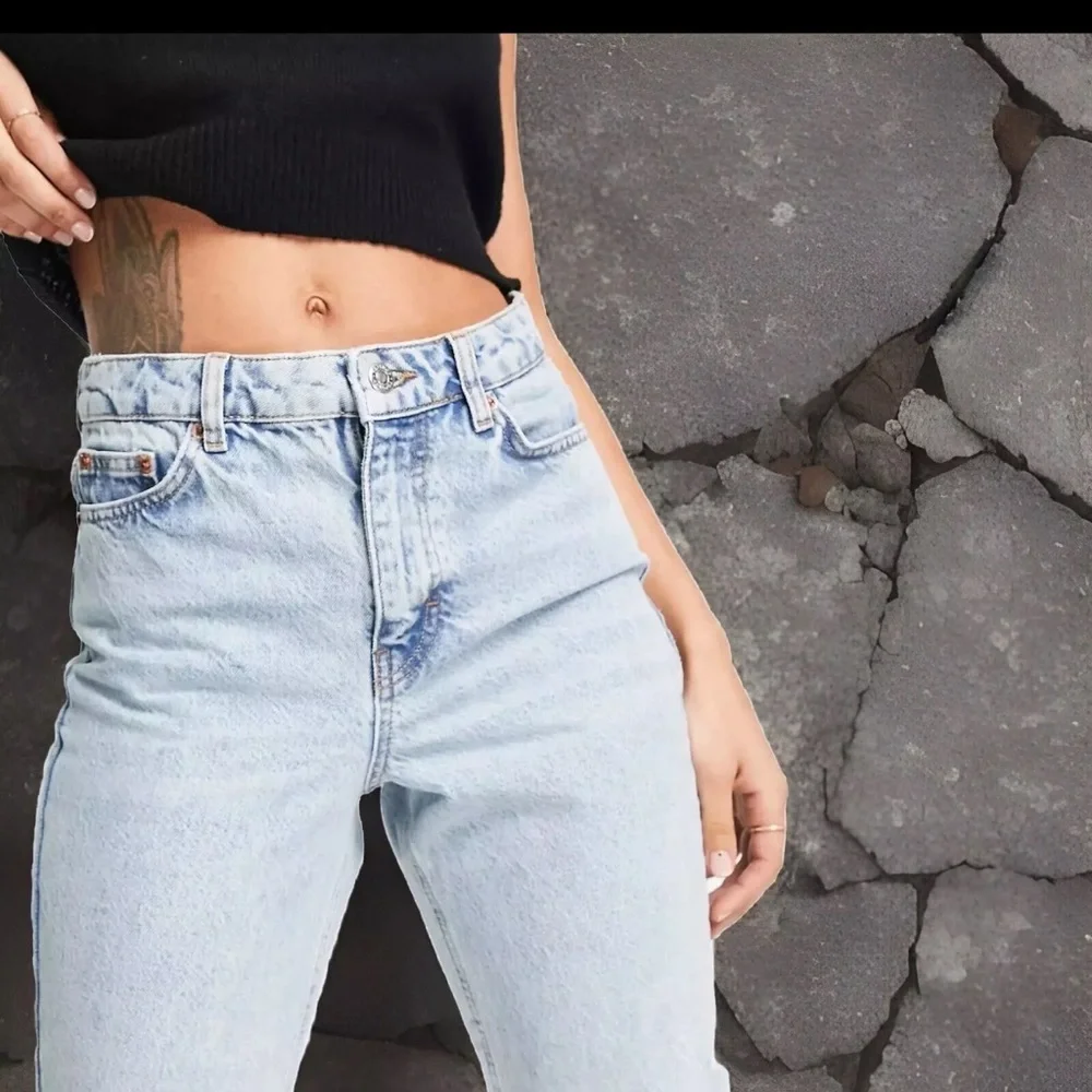 TOPSHOP Mom Jeans Womens Size 26 Blue Acid Wash Moto Mom High Waist Tapered CUTE
